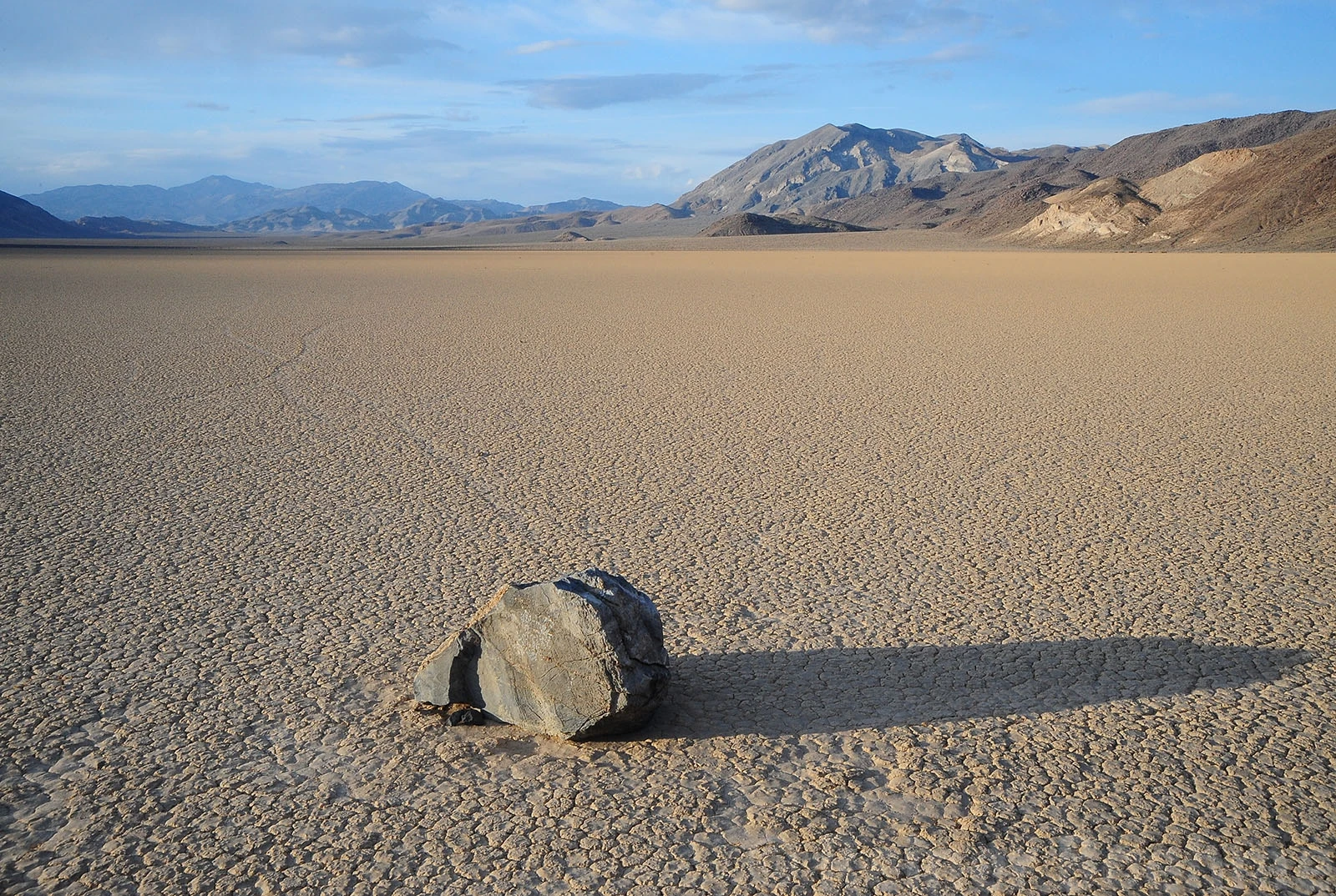 Size is no problem, Death Valley – photo by Reiner Boehme