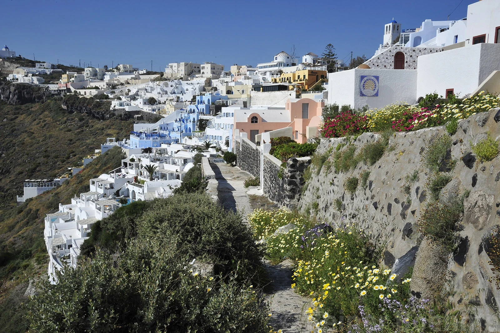 Fira9, Santorini/Greece – photo by Reiner Boehme