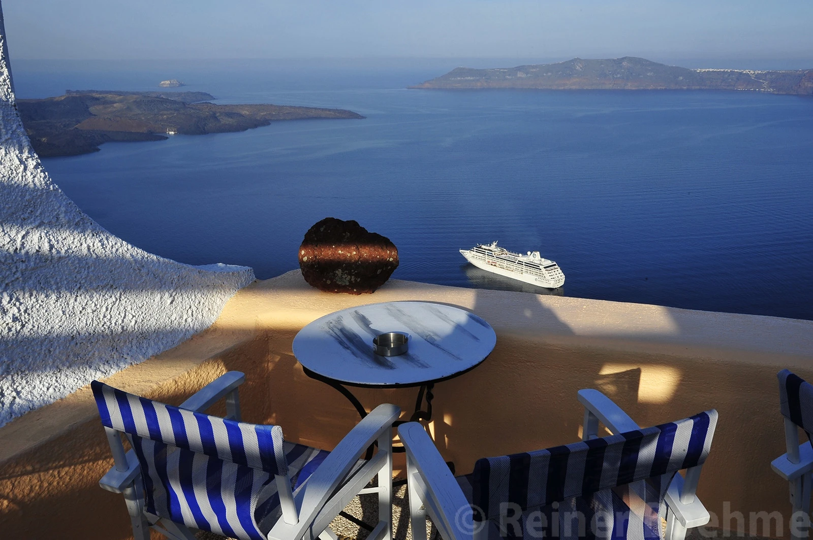 Fira6, Santorini/Greece – photo by Reiner Boehme
