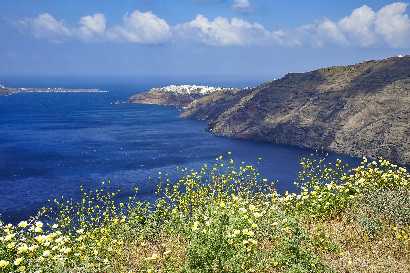 Around the island2, Santorini/Greece – photo by Reiner Boehme