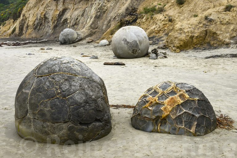 Moeraki boulders V