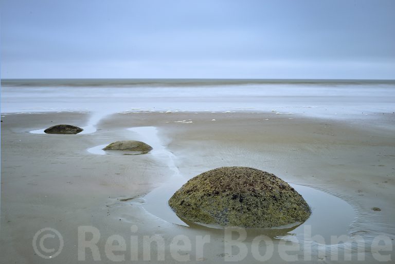 Moeraki boulders IV