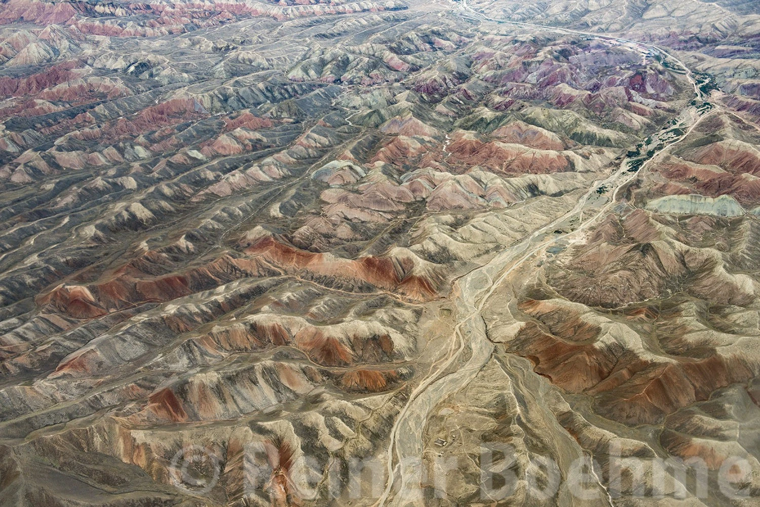 Approaching Urumqi airport, Xinjiang – photo by Reiner Boehme