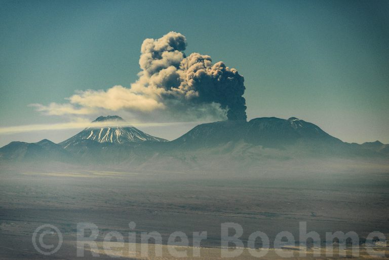 Licancabur volcano is active