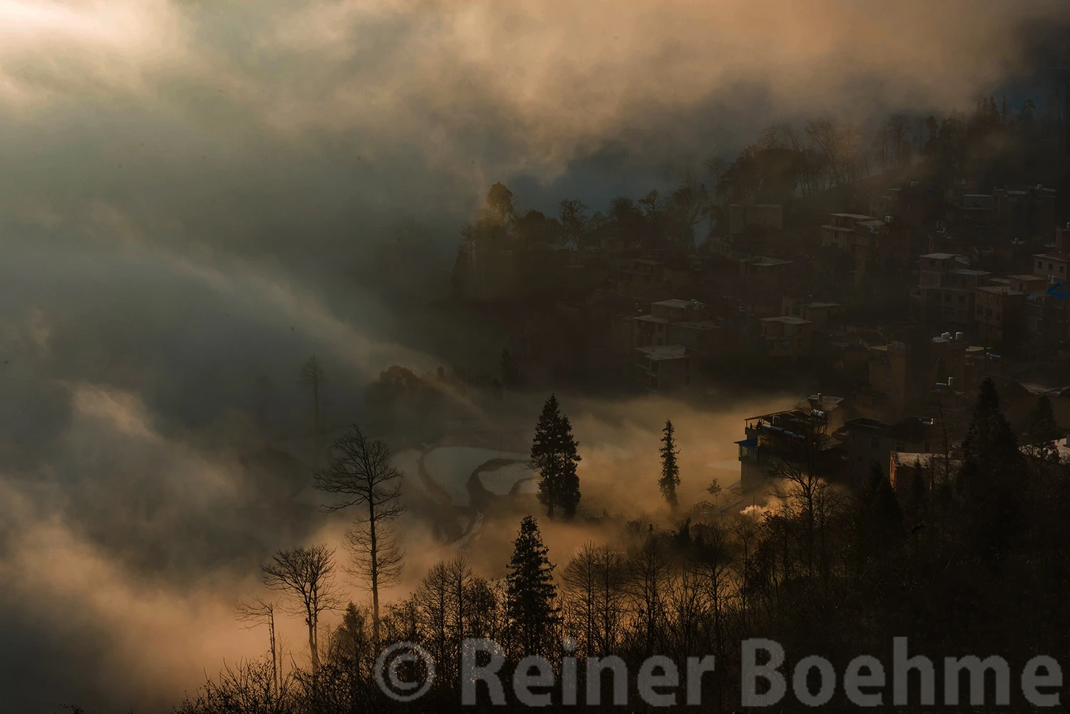 Early morning, Yuanyang – photo by Reiner Boehme
