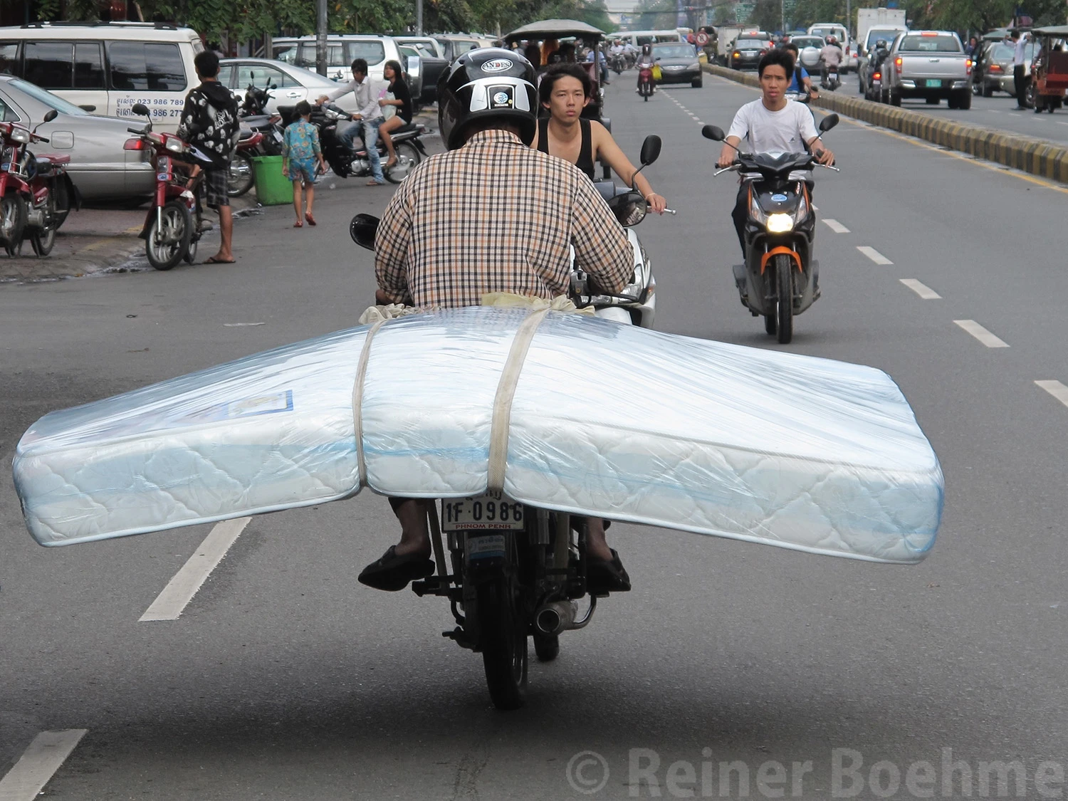 A bike can do, Pnom Penh – photo by Reiner Boehme