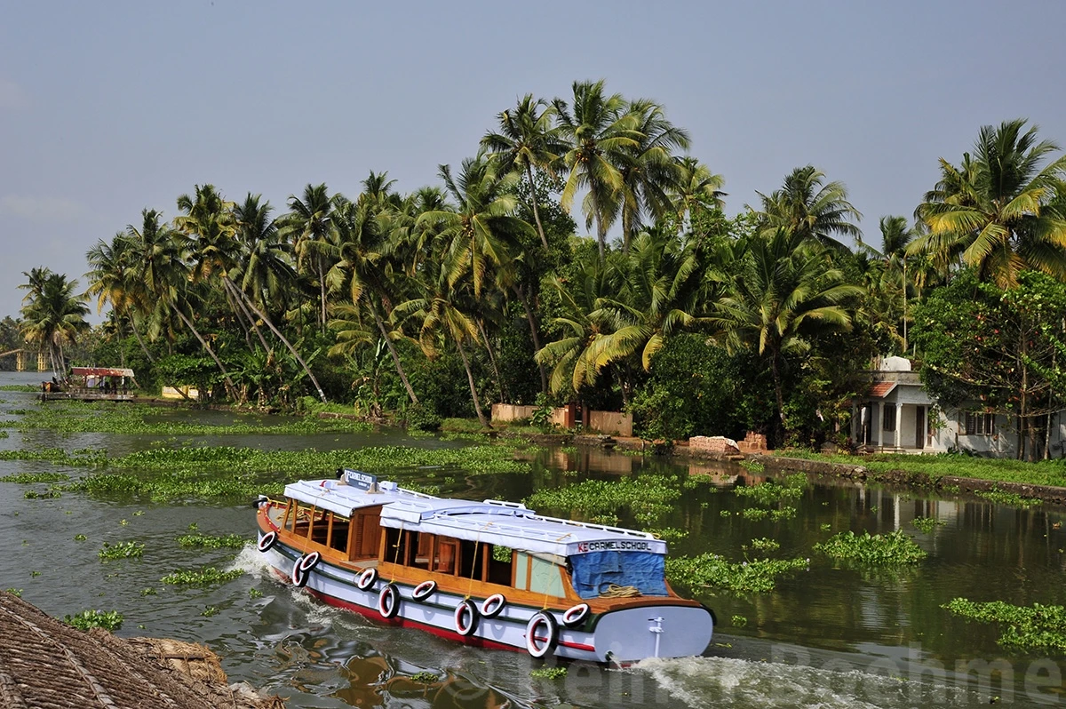 Waterbus, Kerala – photo by Reiner Boehme