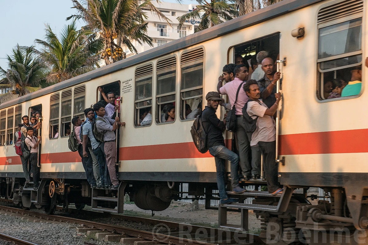 Overcrowded, Sri Lanka – photo by Reiner Boehme