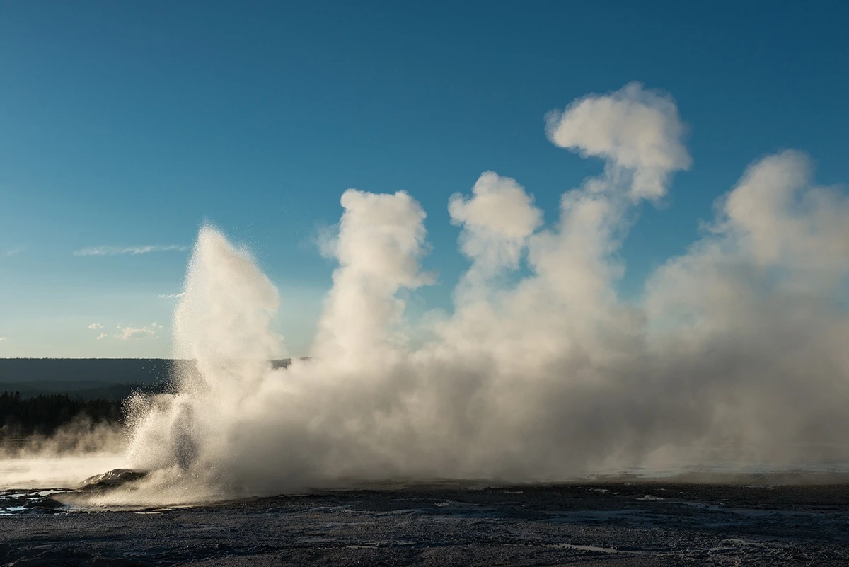 Plenty steam early morning, Yellowstone NP – photo by Reiner Boehme