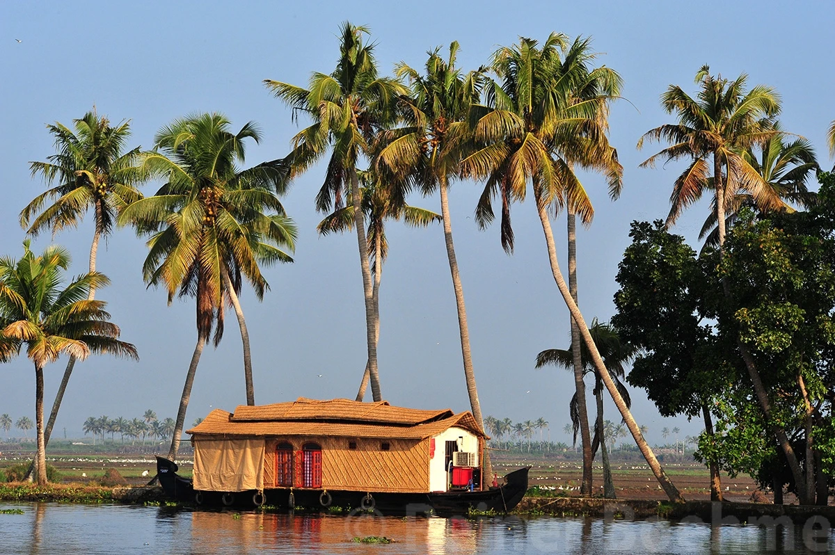 Boatstour through the backwaters, Kerala – photo by Reiner Boehme