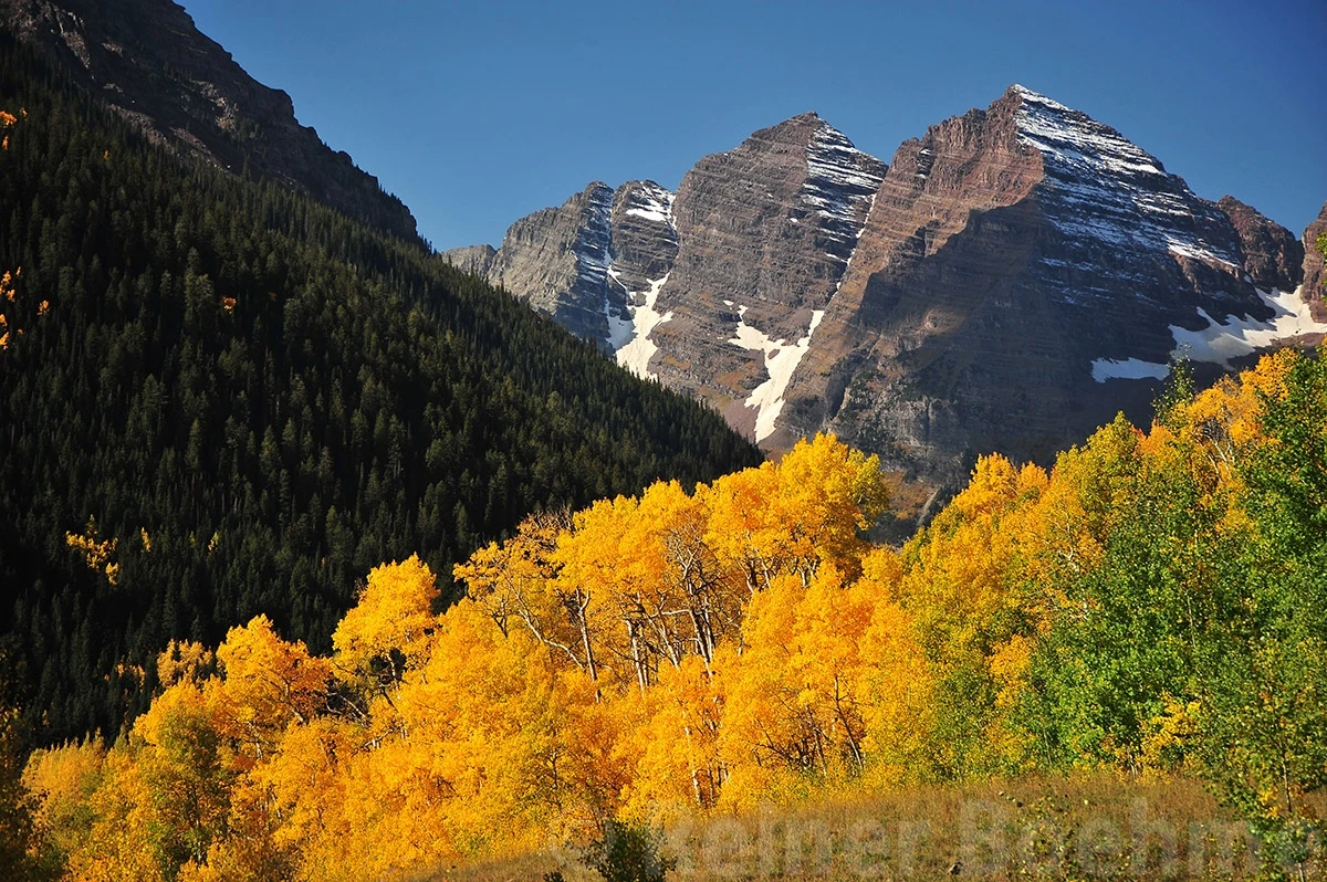 Maroon bells in the background, Colorado – photo by Reiner Boehme