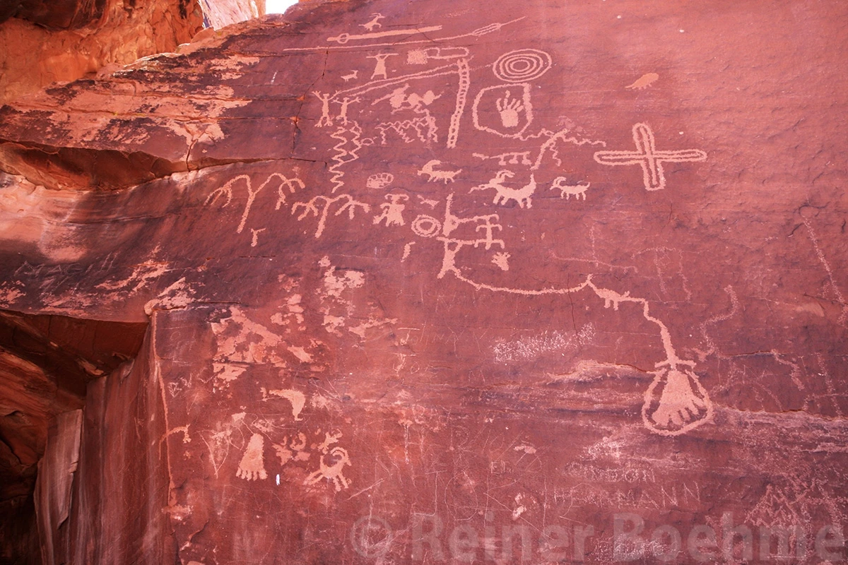 Atlatl petroglyphs, Valley of Fire – photo by Reiner Boehme