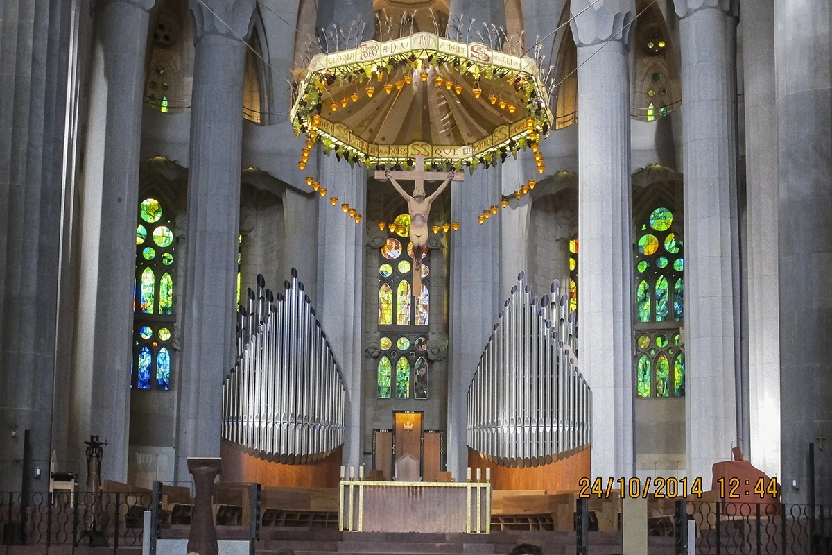 Altar of Sagrada Familia – photo by Reiner Boehme