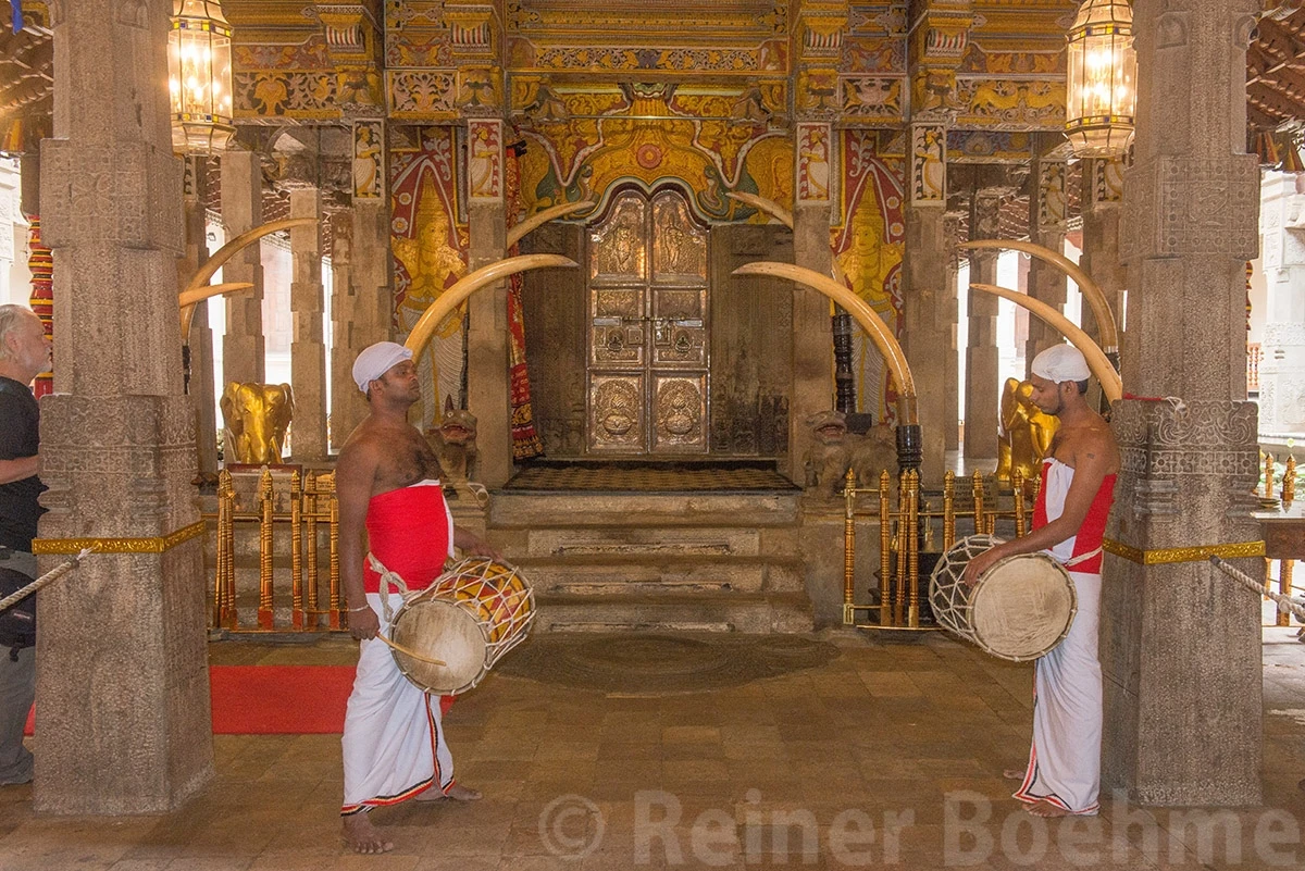Temple of Buddha’s tooth in Kandy, Sri Lanka – photo by Reiner Boehme