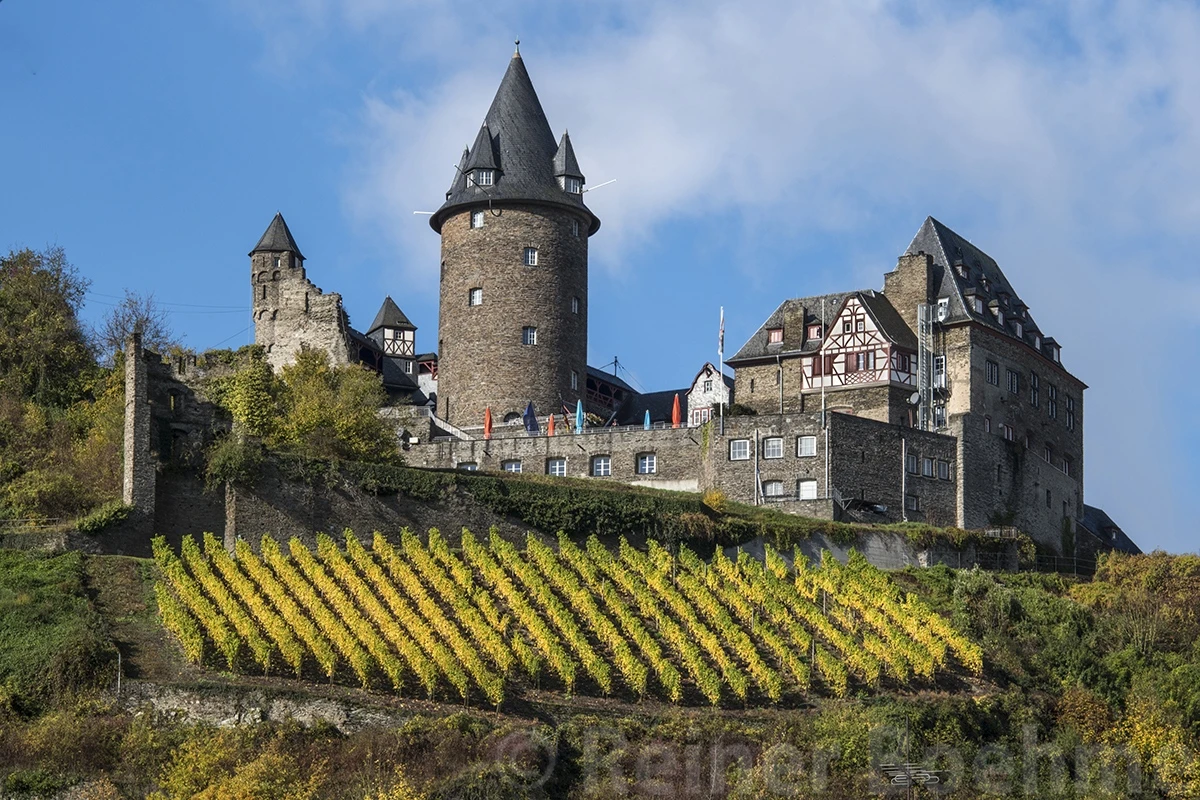 Stahleck castle with youth hostel, River Rhein – photo by Reiner Boehme