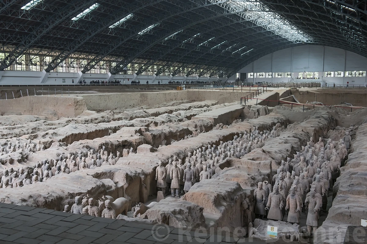 Overview: Main Hall #1, Xi'an Terracotta army – photo by Reiner Boehme