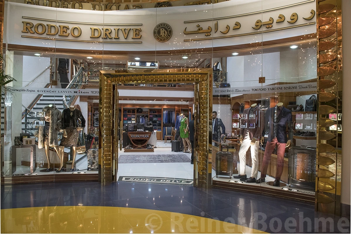Exquisite shops, Burj al Arab, United Arab Emirates – photo by Reiner Boehme