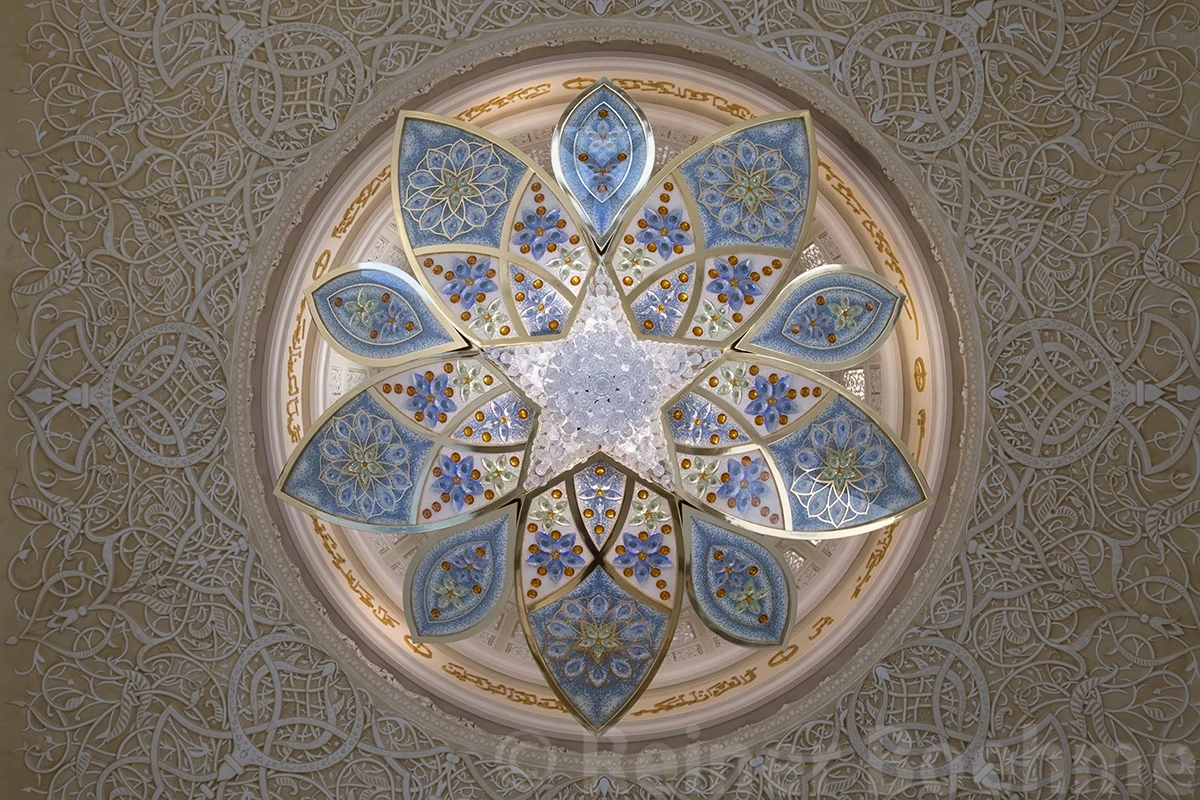 Chandelier from below, United Arab Emirates – photo by Reiner Boehme