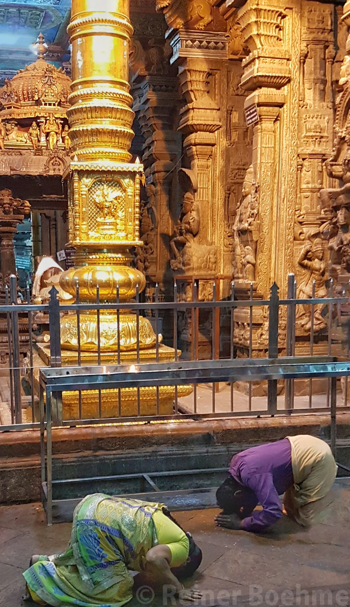 Devotees, Madurai – photo by Reiner Boehme