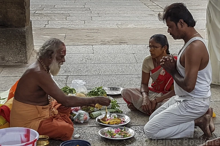 Hindu priest blessings