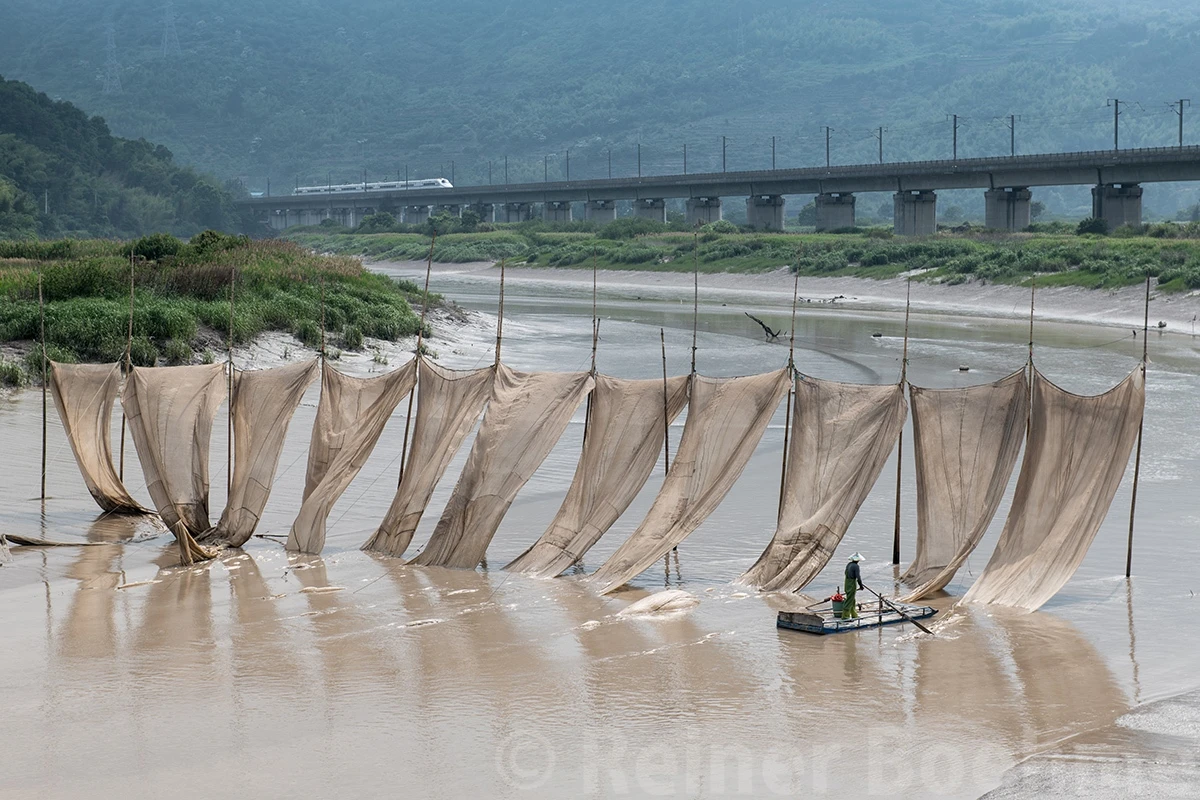 Yangjiaxi village and high speed train, Xiapu – photo by Reiner Boehme