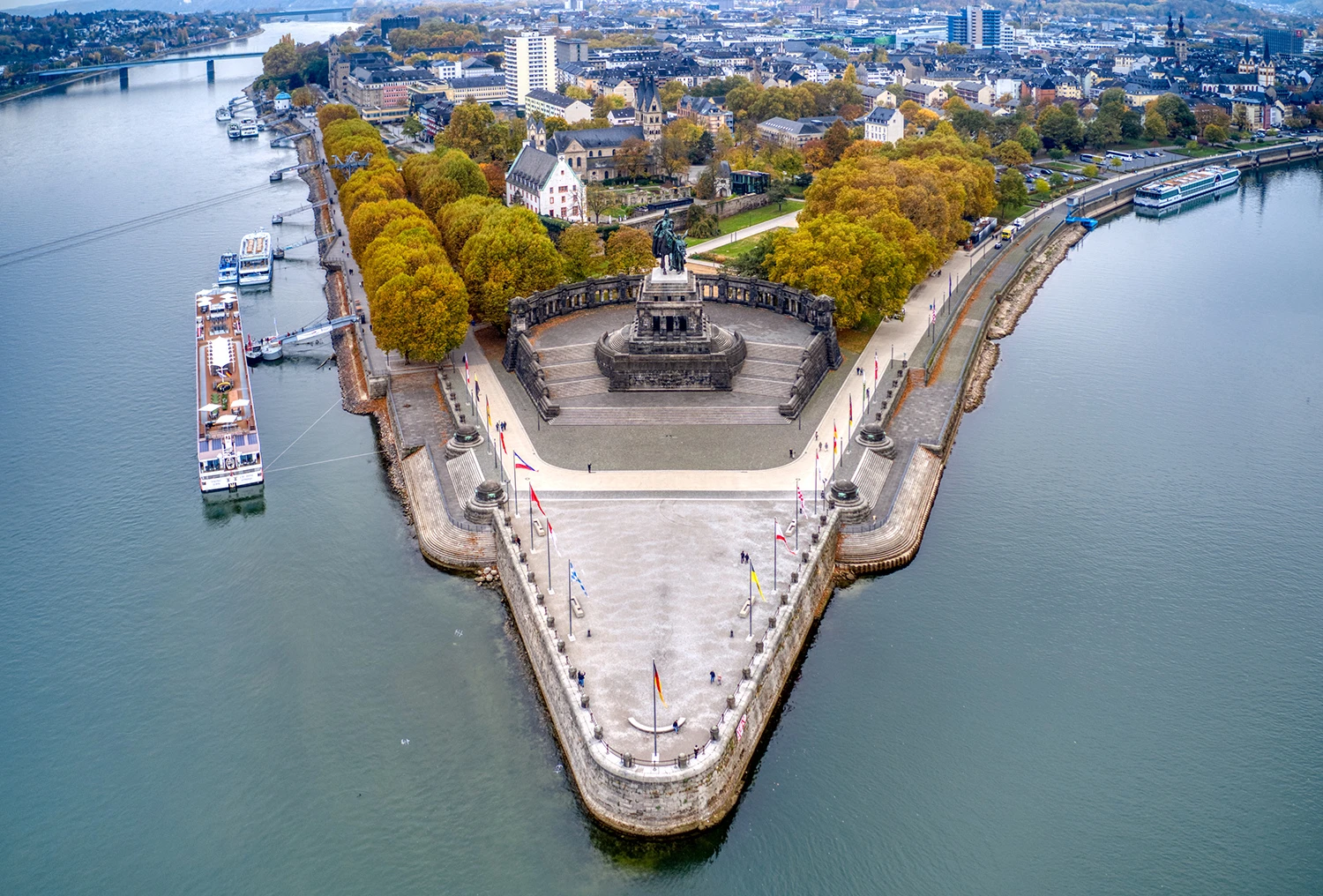 Koblenzer Eck, River Rhein – photo by Reiner Boehme
