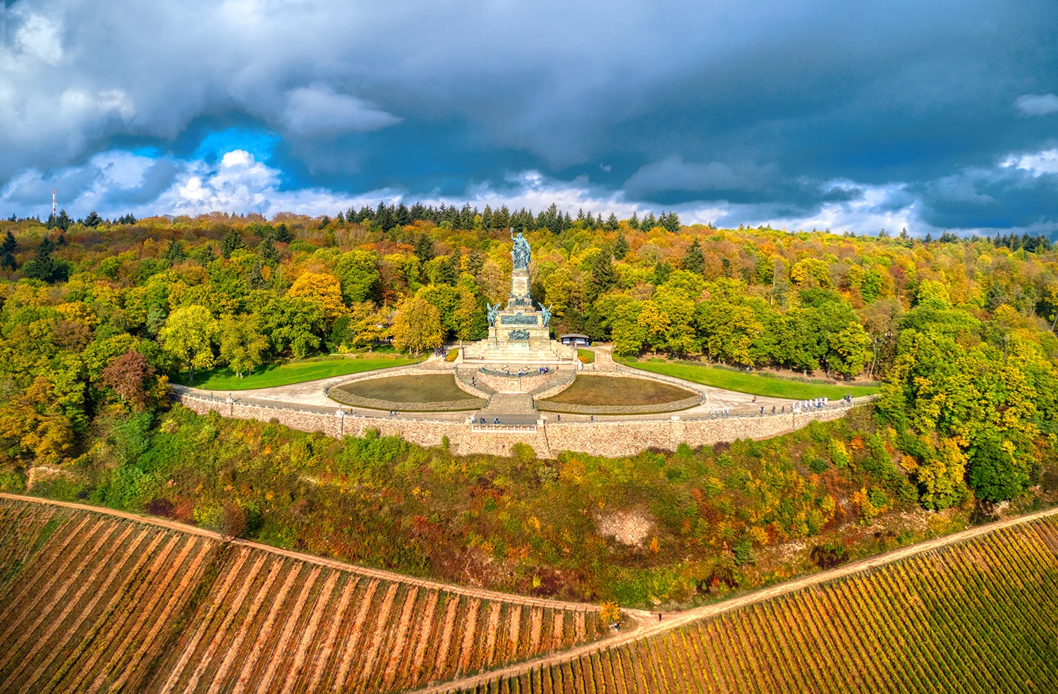 Niederwald Denkmal, River Rhein – photo by Reiner Boehme