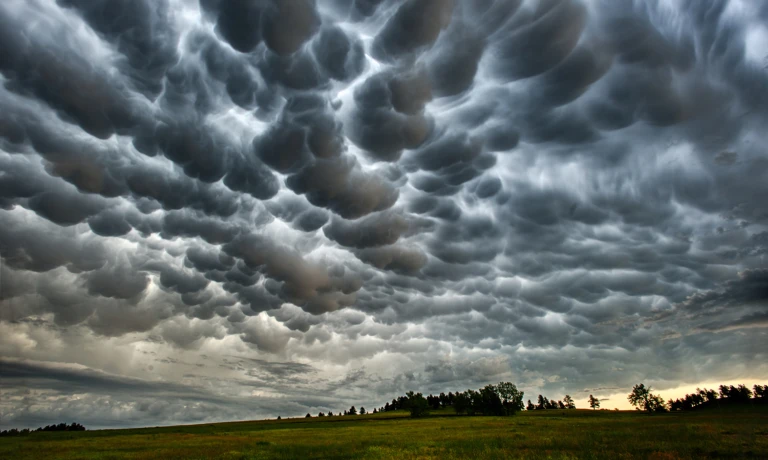 Mammatus clouds