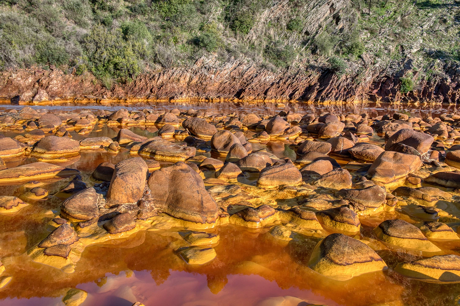 Colorful rocks at Rio Tinto, Sevilla-Huelva-Rio Tinto – photo by Reiner Boehme