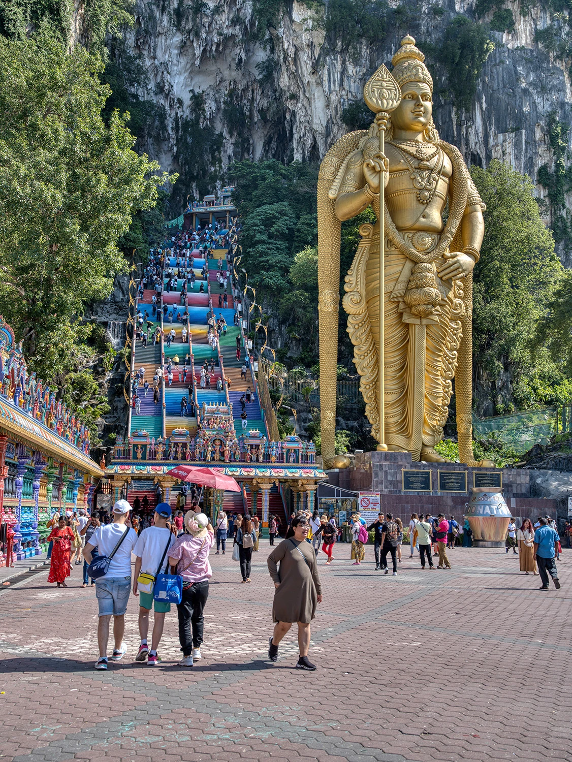 Lord Murugan, Batu caves, Malaysia – photo by Reiner Boehme