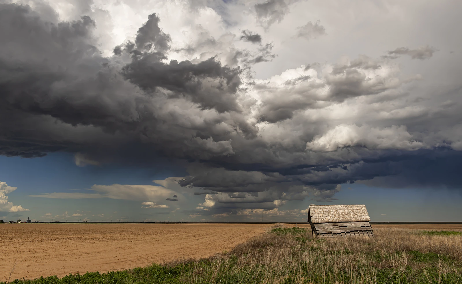 Former schoolhouse, Tornado alley 2019 – photo by Reiner Boehme