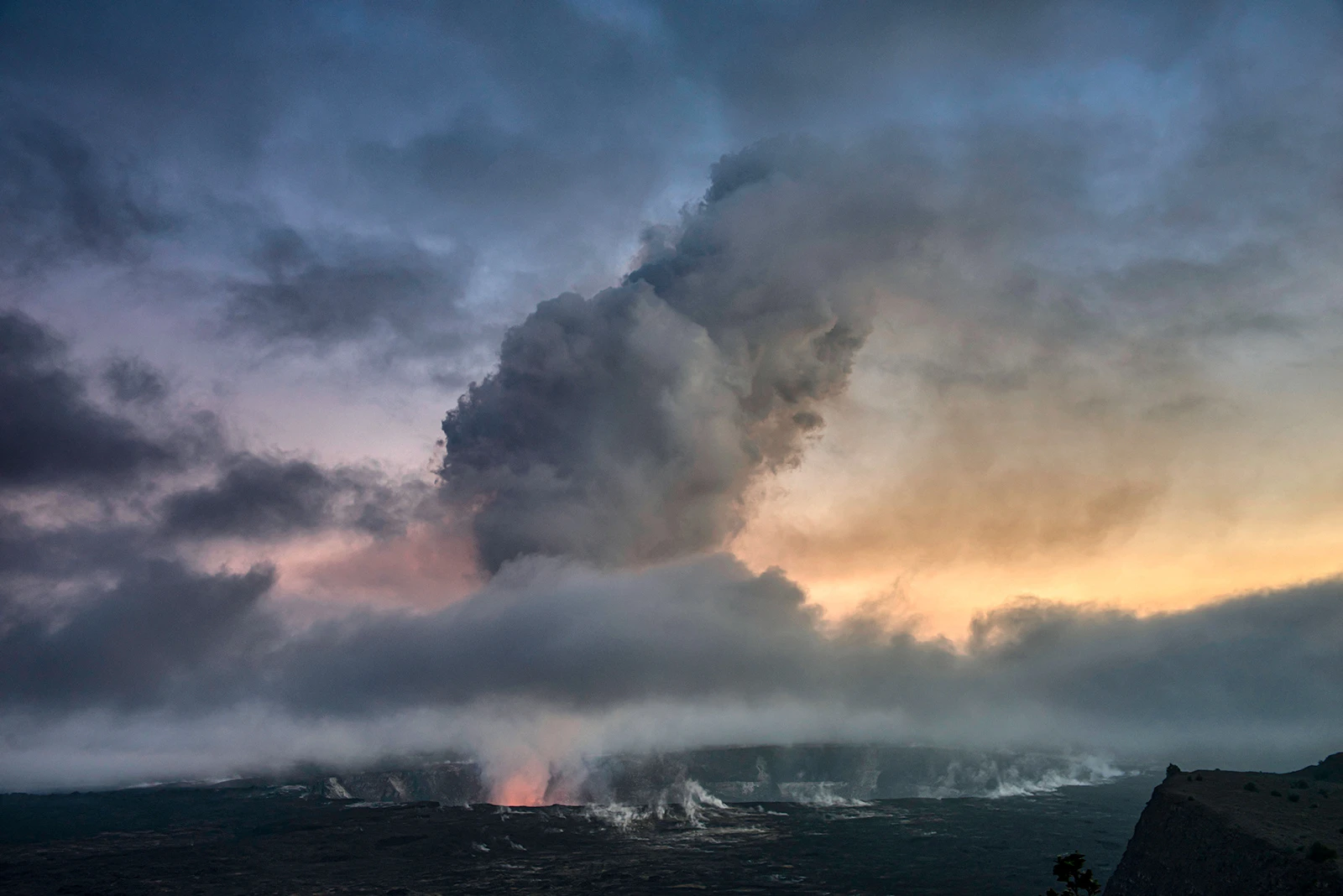 Kilauea from the distance, Hawaii – photo by Reiner Boehme