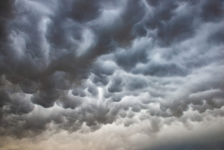 Mammatus clouds