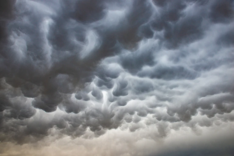 Mammatus clouds