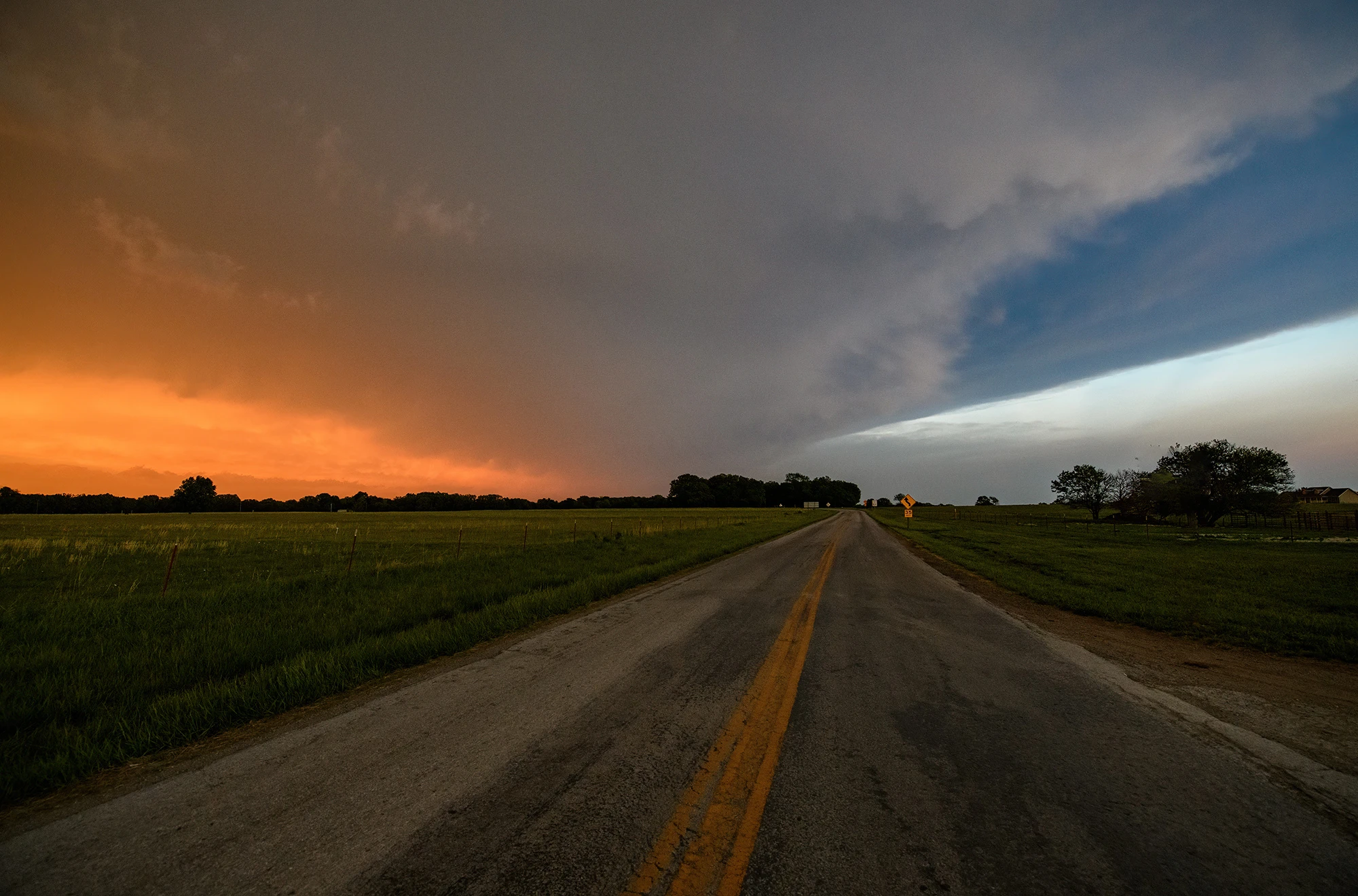 Red and Blue, Tornado alley 2023 – photo by Reiner Boehme