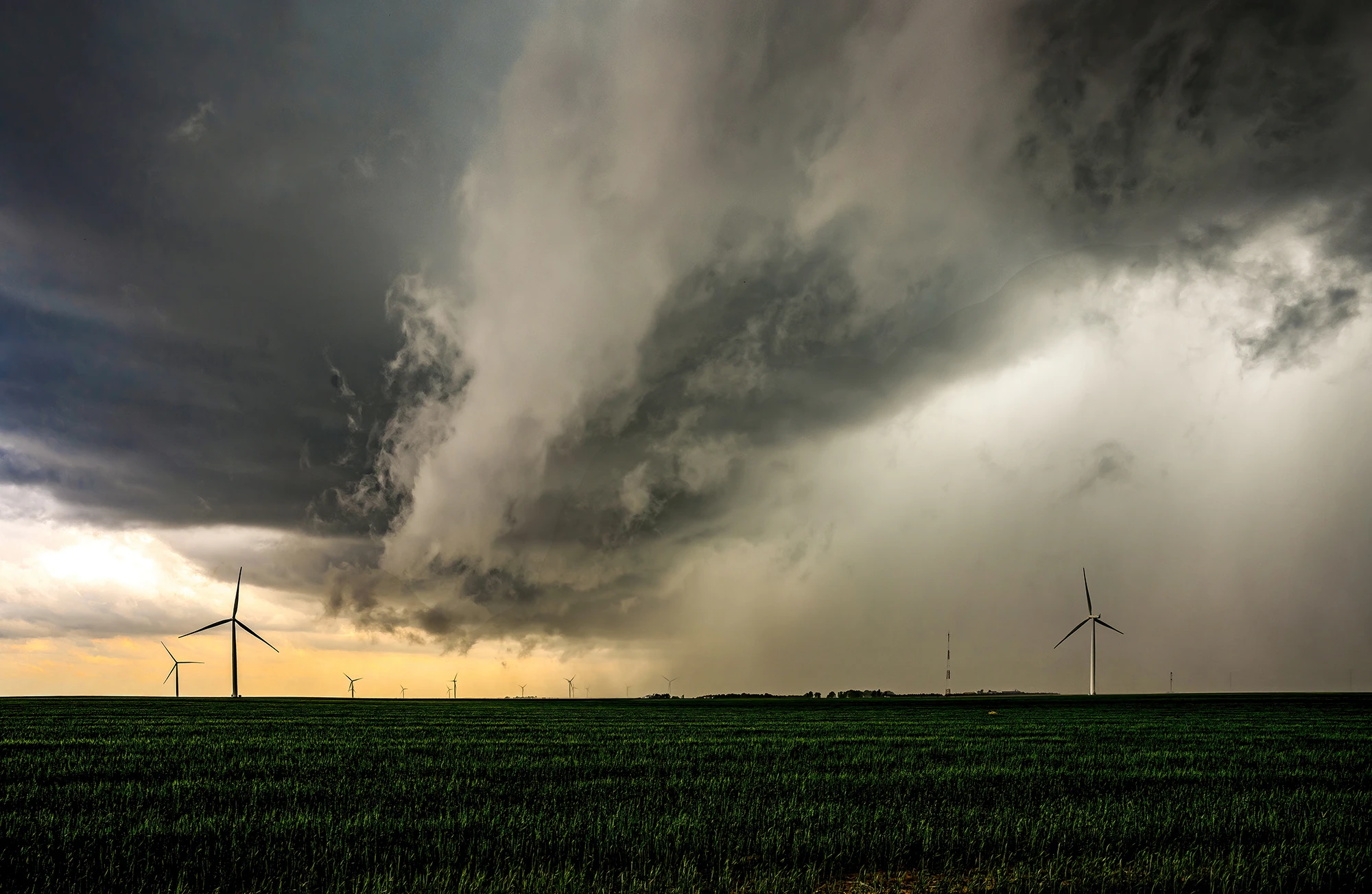 Cloud formations in stormy weather, Tornado alley 2023 – photo by Reiner Boehme