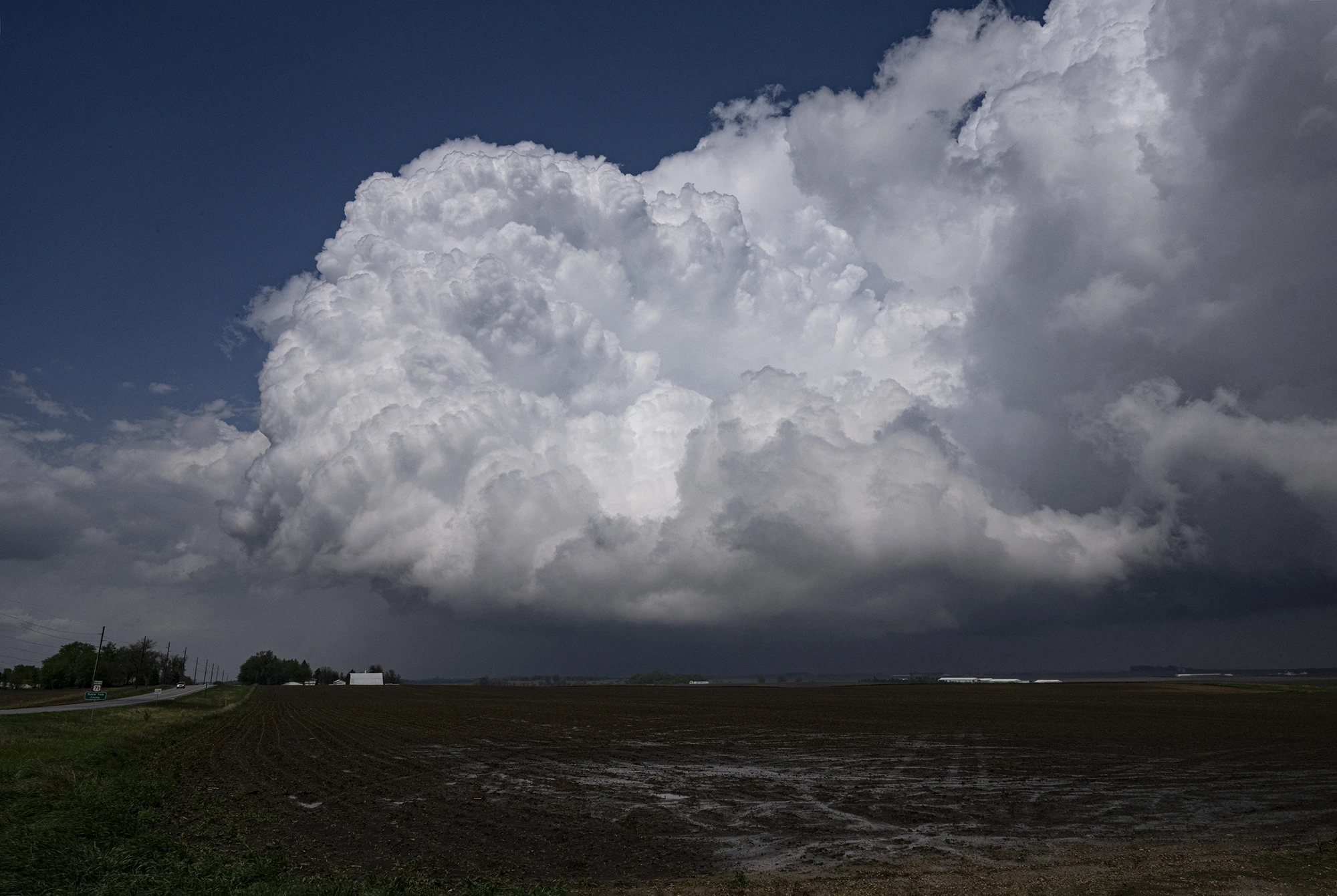 Cumulonimbus – Cold and warm humid front are clashing, Tornado alley 2023 – photo by Reiner Boehme