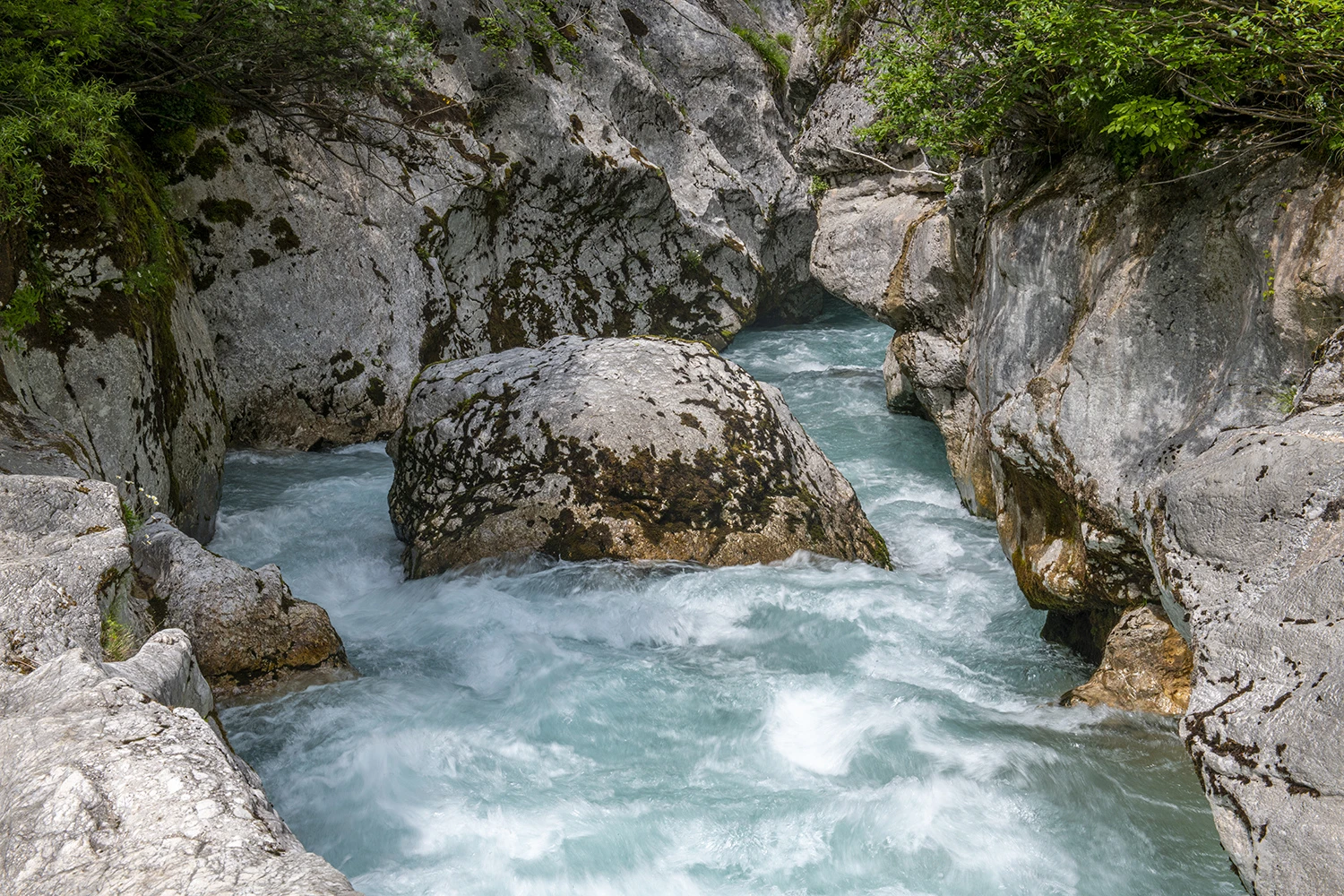 Soca colors, Slovenia – photo by Reiner Boehme