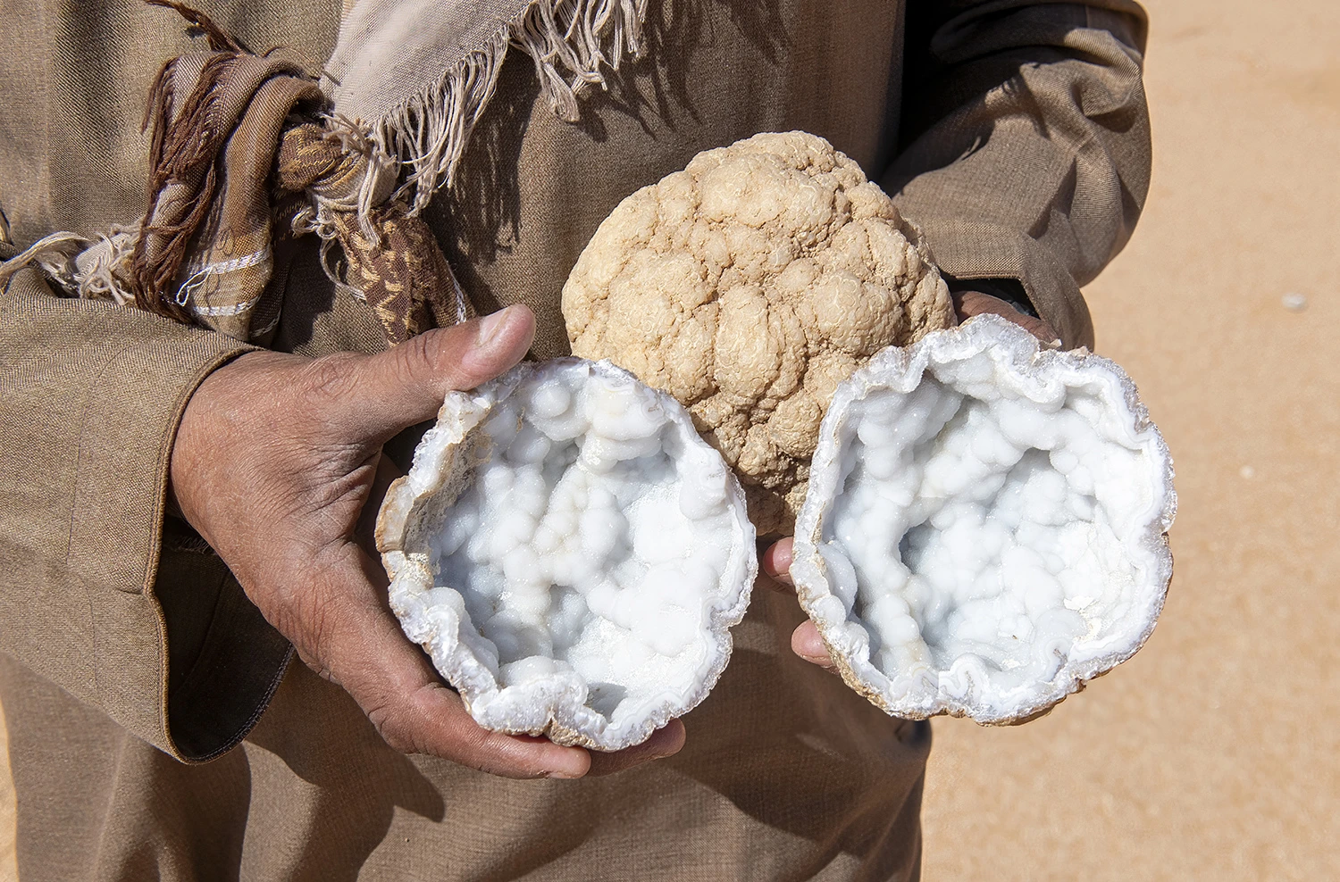 Thousands of geodes were scattered around. Calcite crystals, Oman – photo by Reiner Boehme