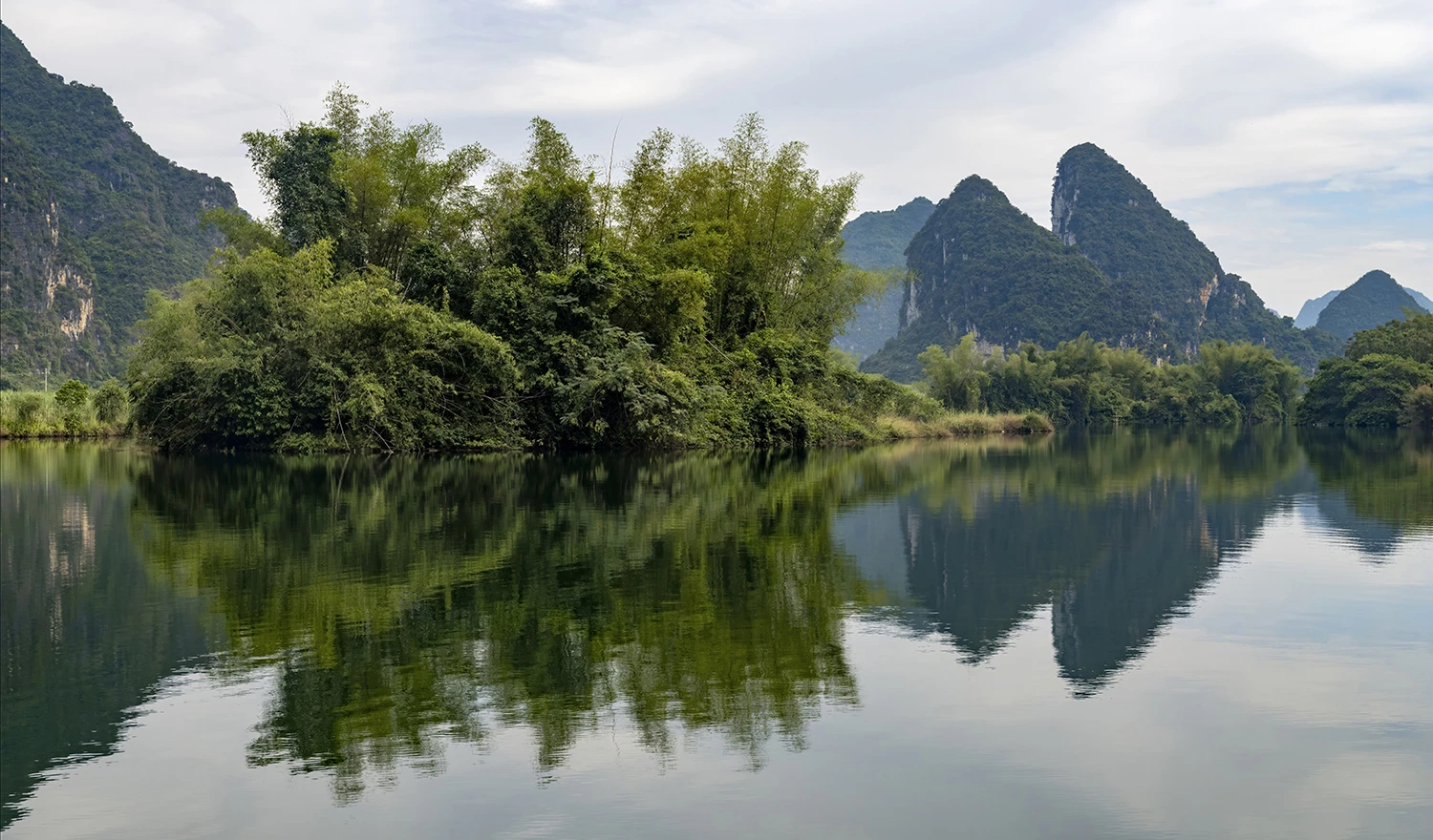 Boat tour, Southwest China – photo by Reiner Boehme