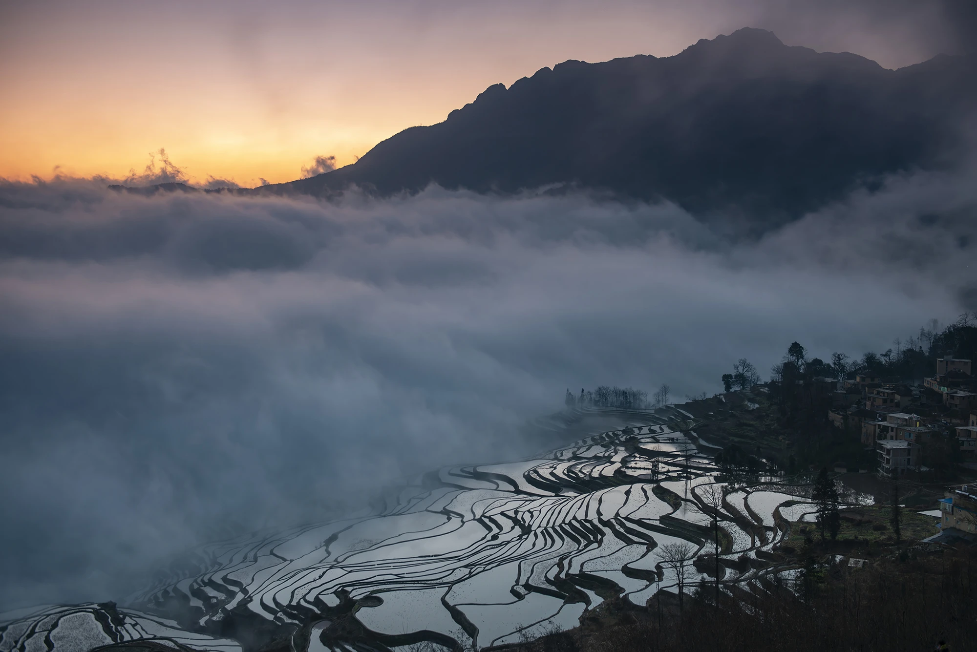 Early morning, Yuanyang – photo by Reiner Boehme
