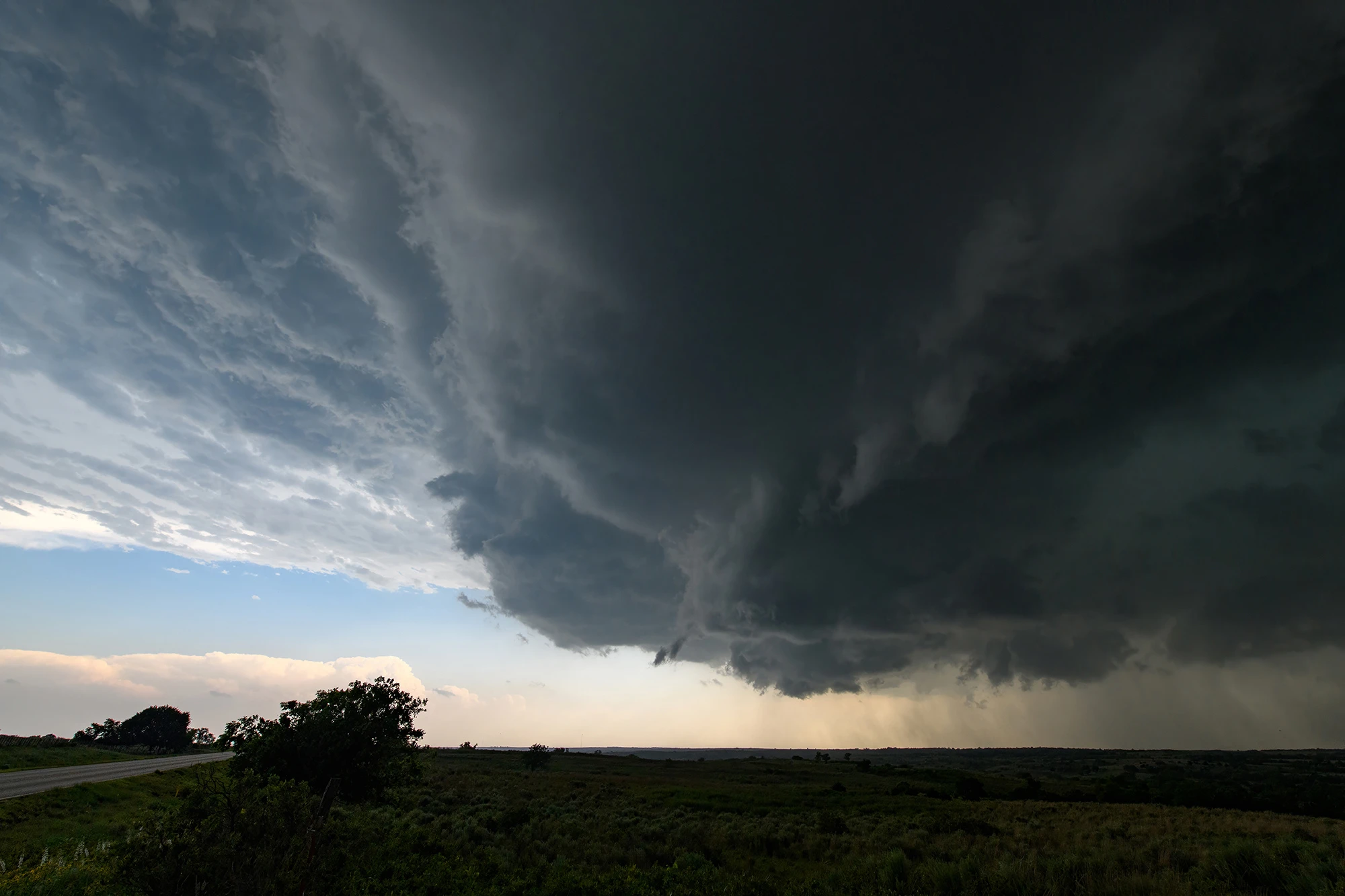 The constantly changing front of the supercell, Tornado alley 2024 – photo by Reiner Boehme
