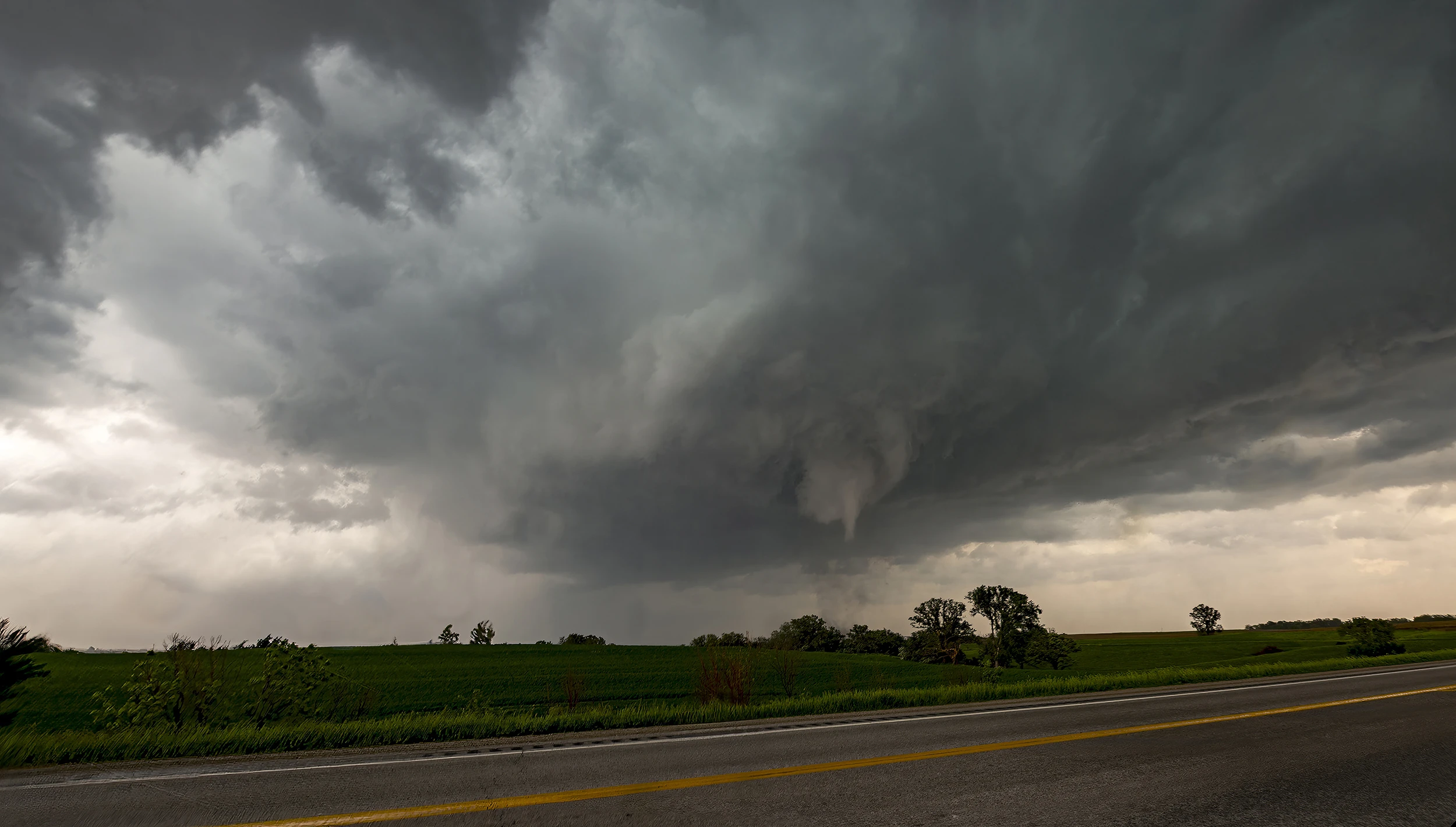 Tornado touching the ground, Tornado alley 2024 – photo by Reiner Boehme