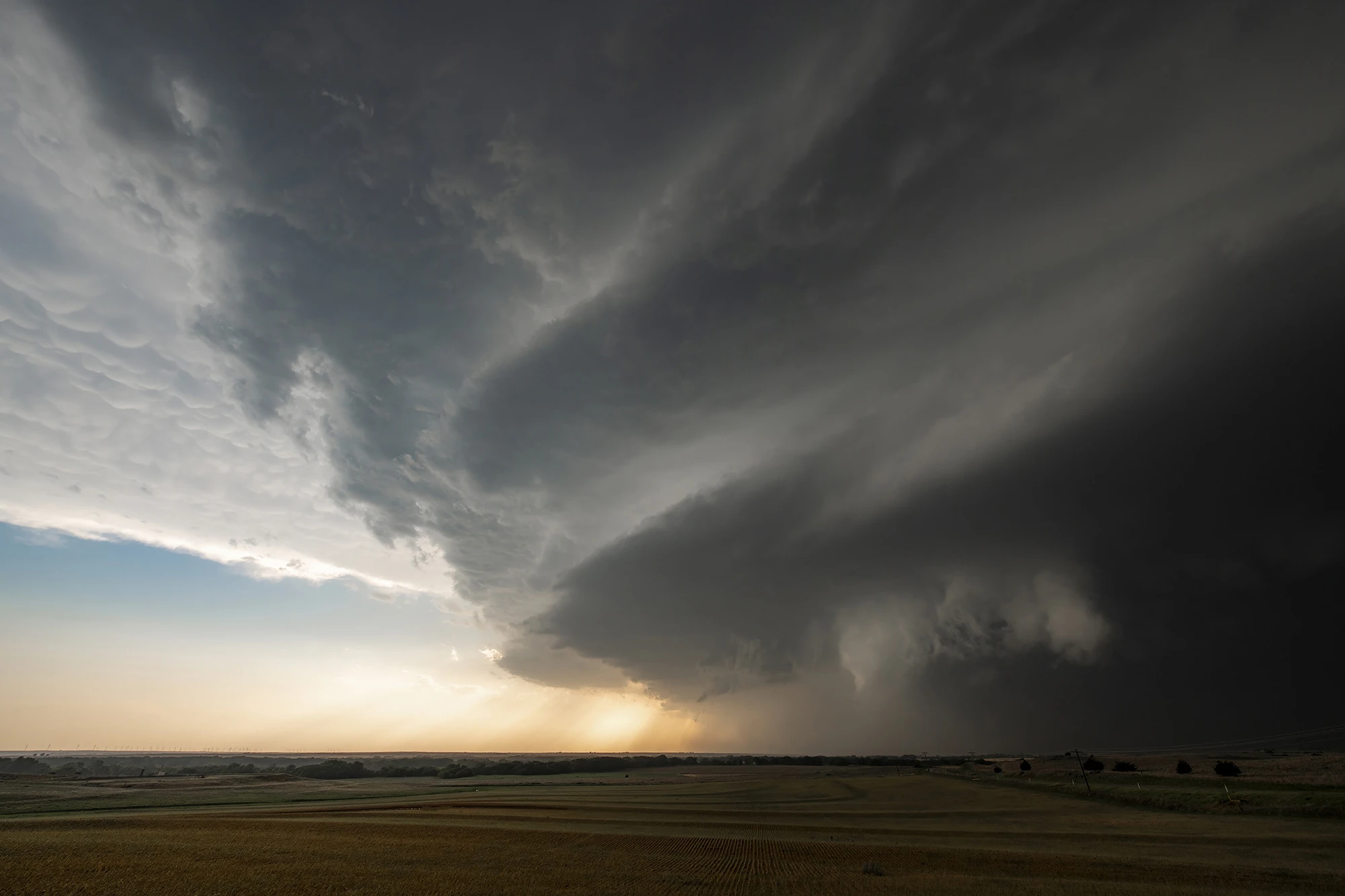 The stormcell is moving, Tornado alley 2024 – photo by Reiner Boehme