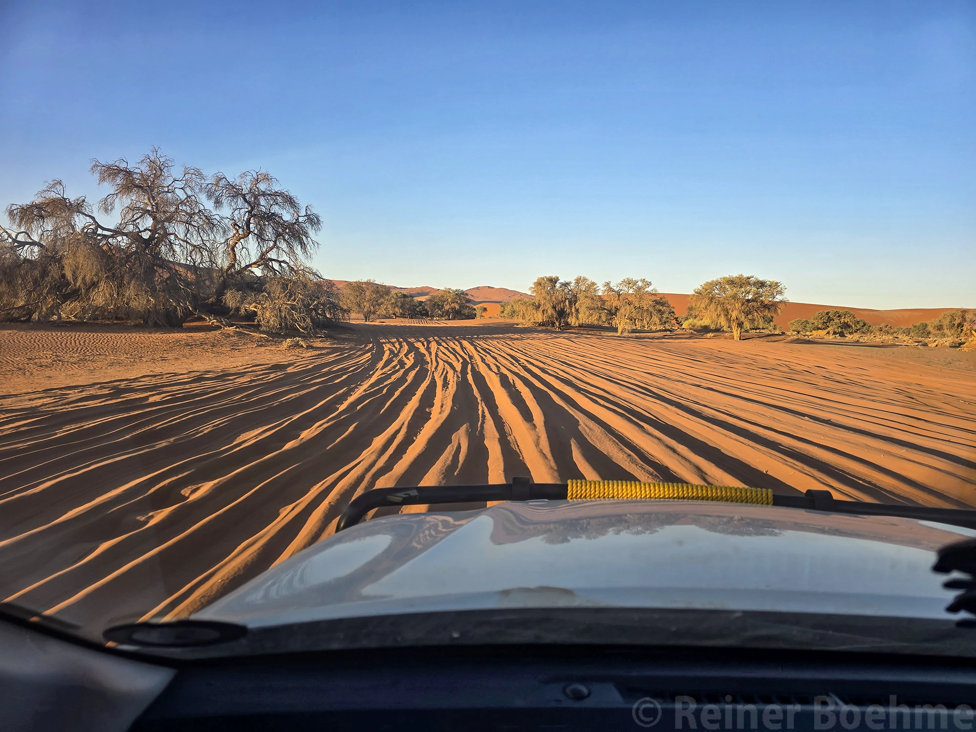 The last 5 km before the final parking area on the way to Dead Vlei, Namibia – photo by Reiner Boehme
