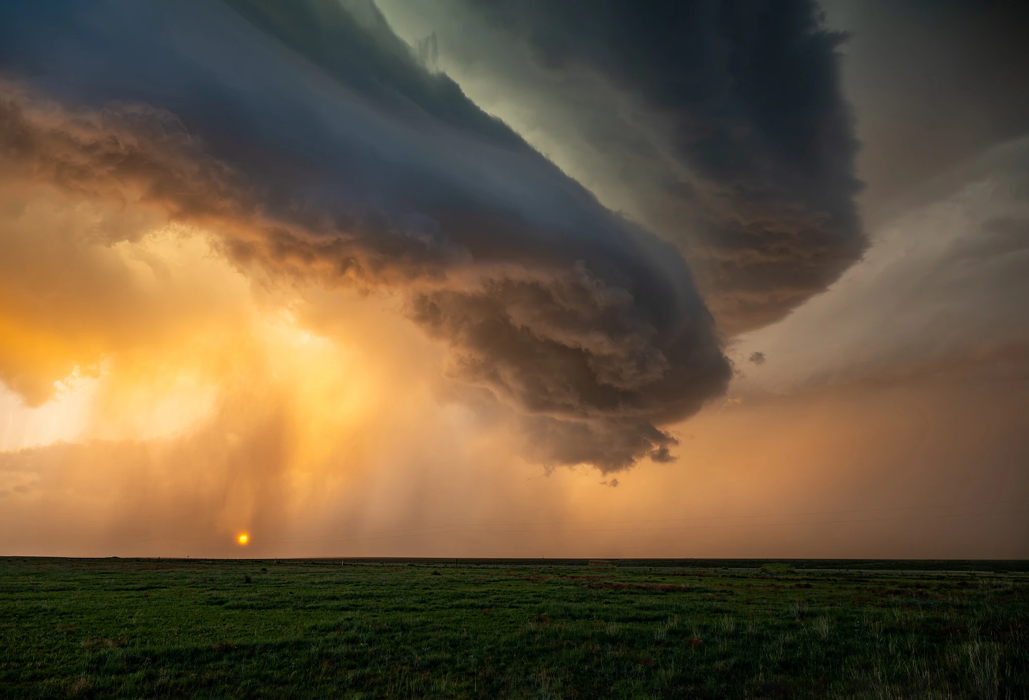 Lower portion of the supercell right side, Tornado alley 2025 – photo by Reiner Boehme
