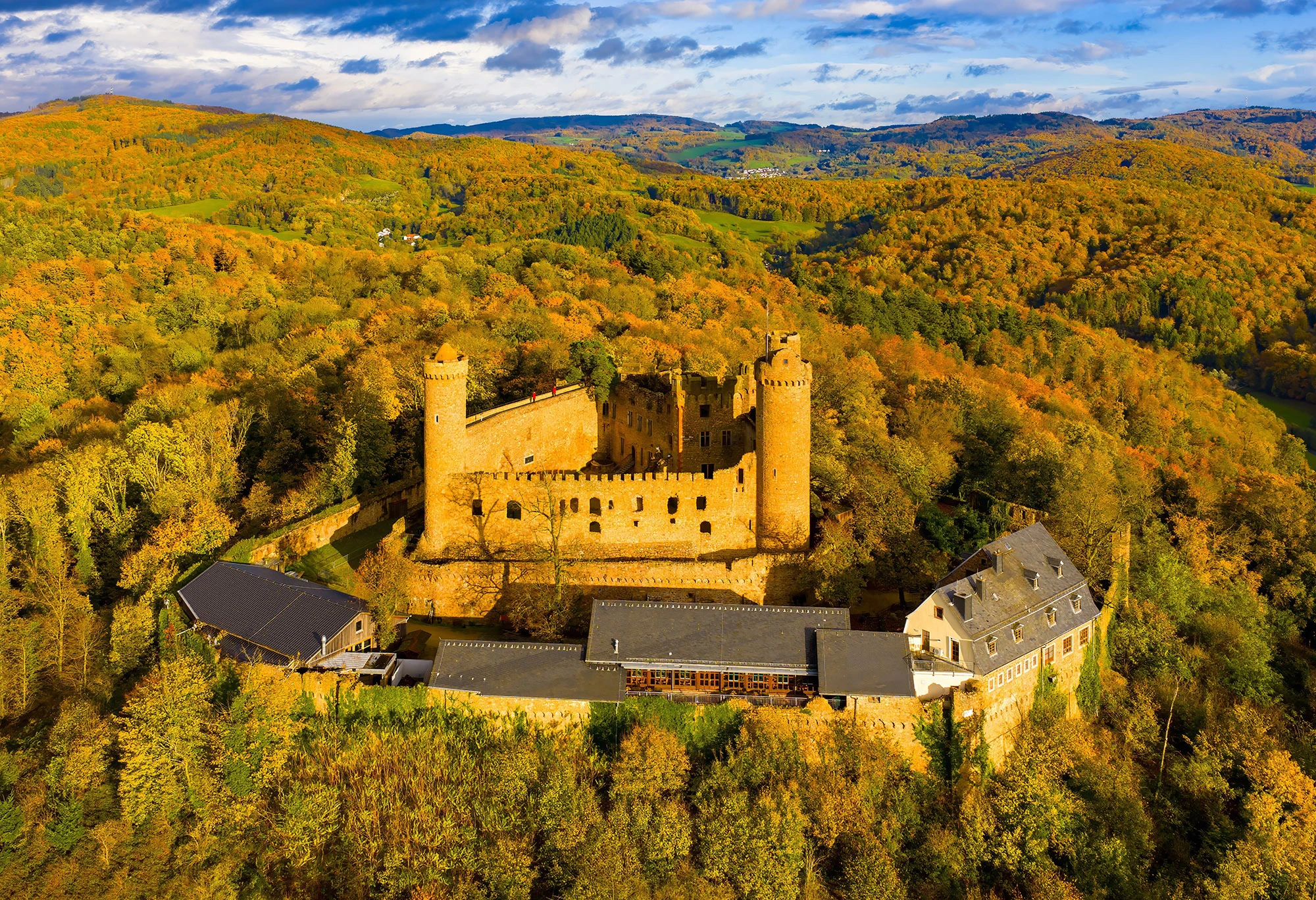 Auerbacher castle in autumn, Castles – photo by Reiner Boehme