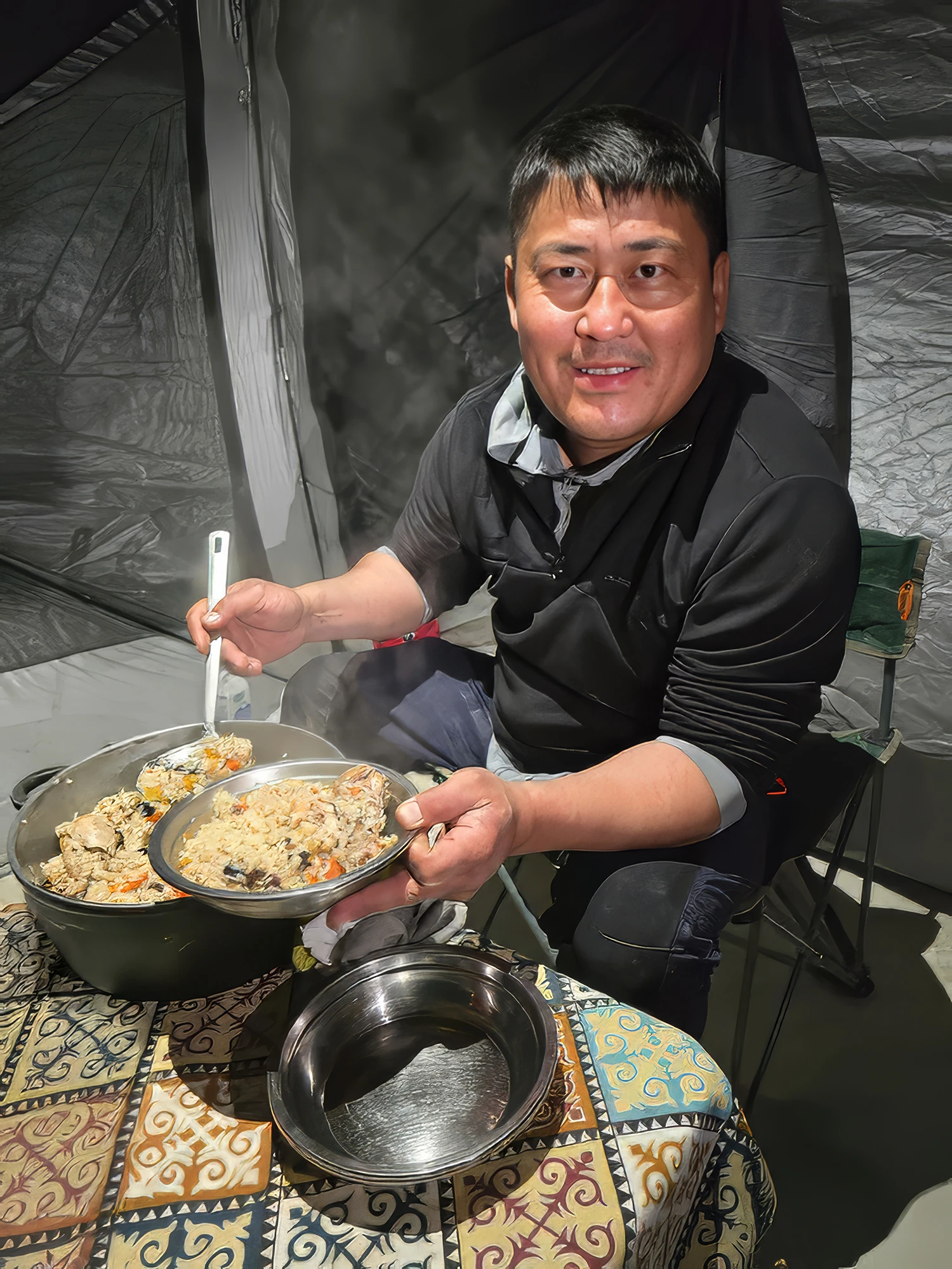 Assyl, our driver and cook, Kazachstan – photo by Reiner Boehme