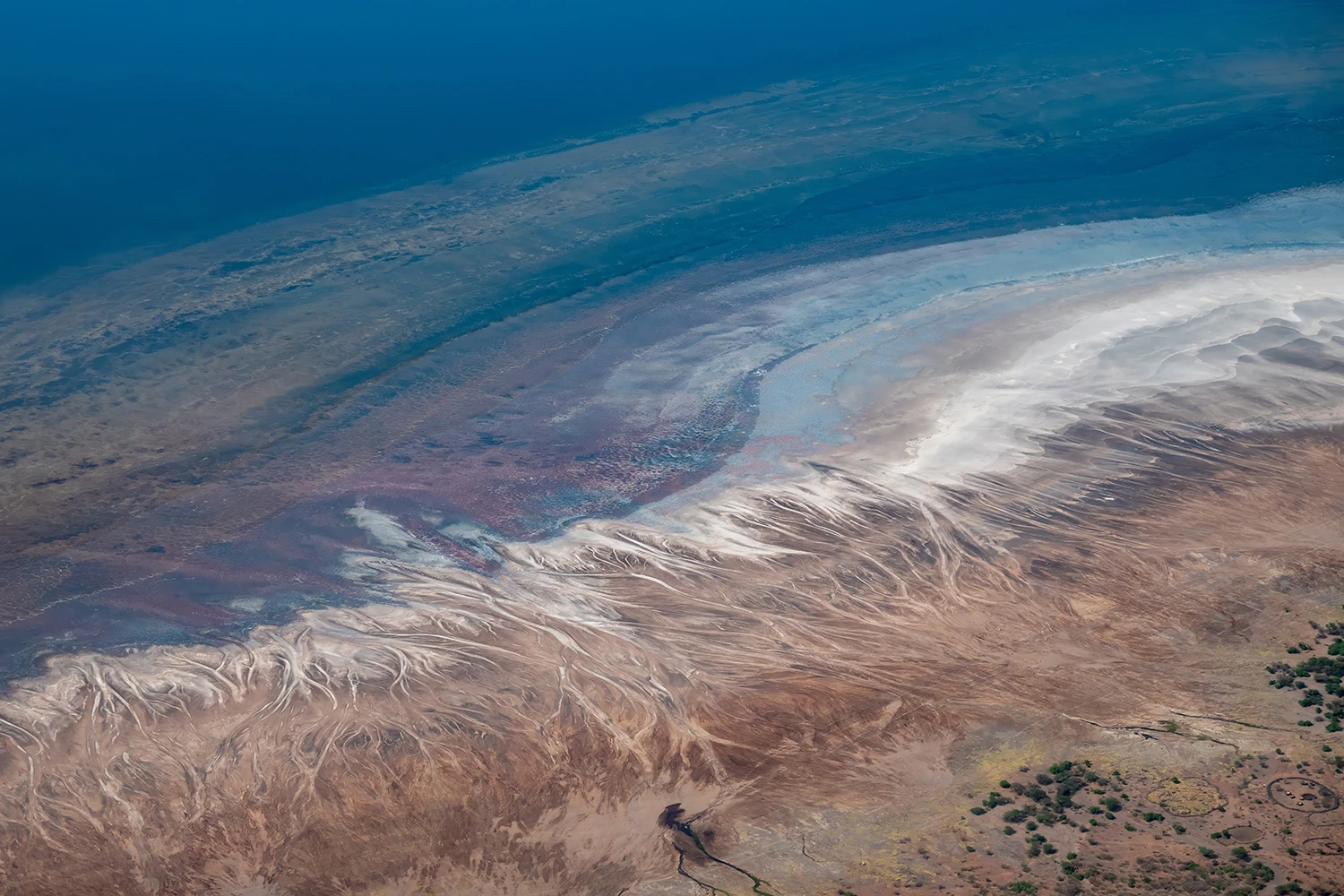 Lake Natron on the border to Tansania, Kenia-Tansania – photo by Reiner Boehme