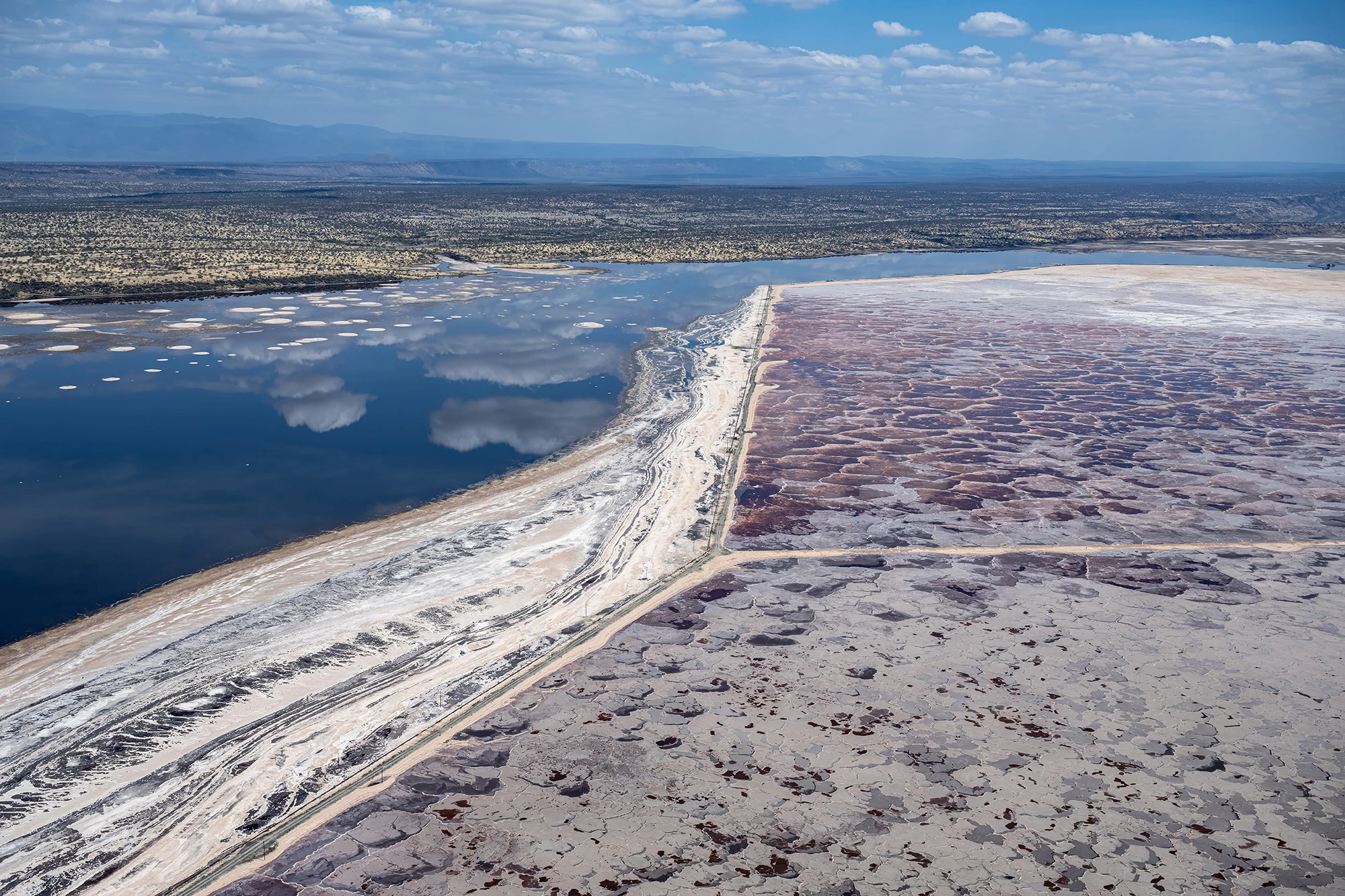 Human traces, Kenia-Tansania – photo by Reiner Boehme